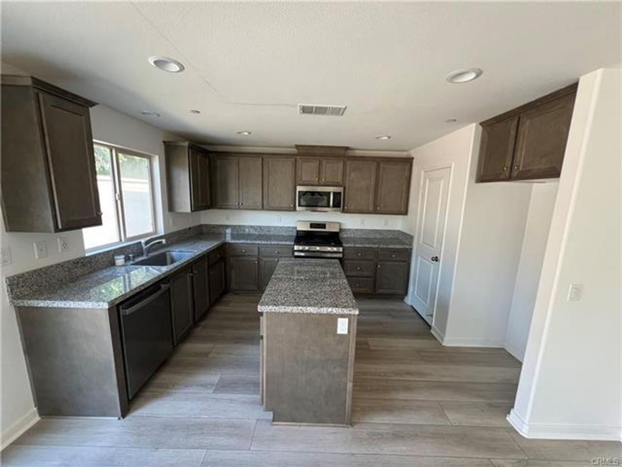 24024 Roybal Way - Photo 4 of 18