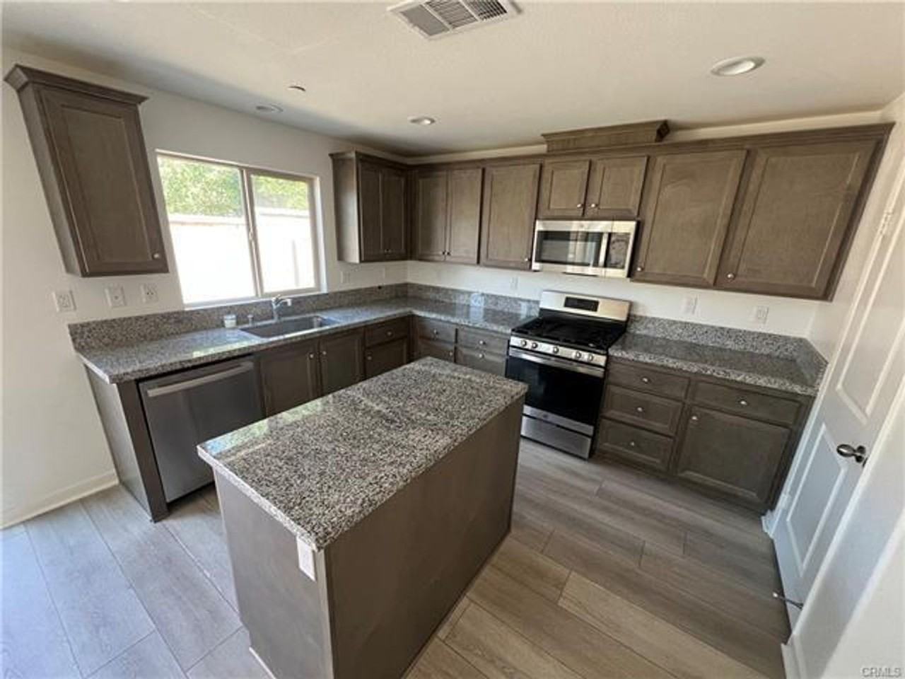 24024 Roybal Way - Photo 5 of 18