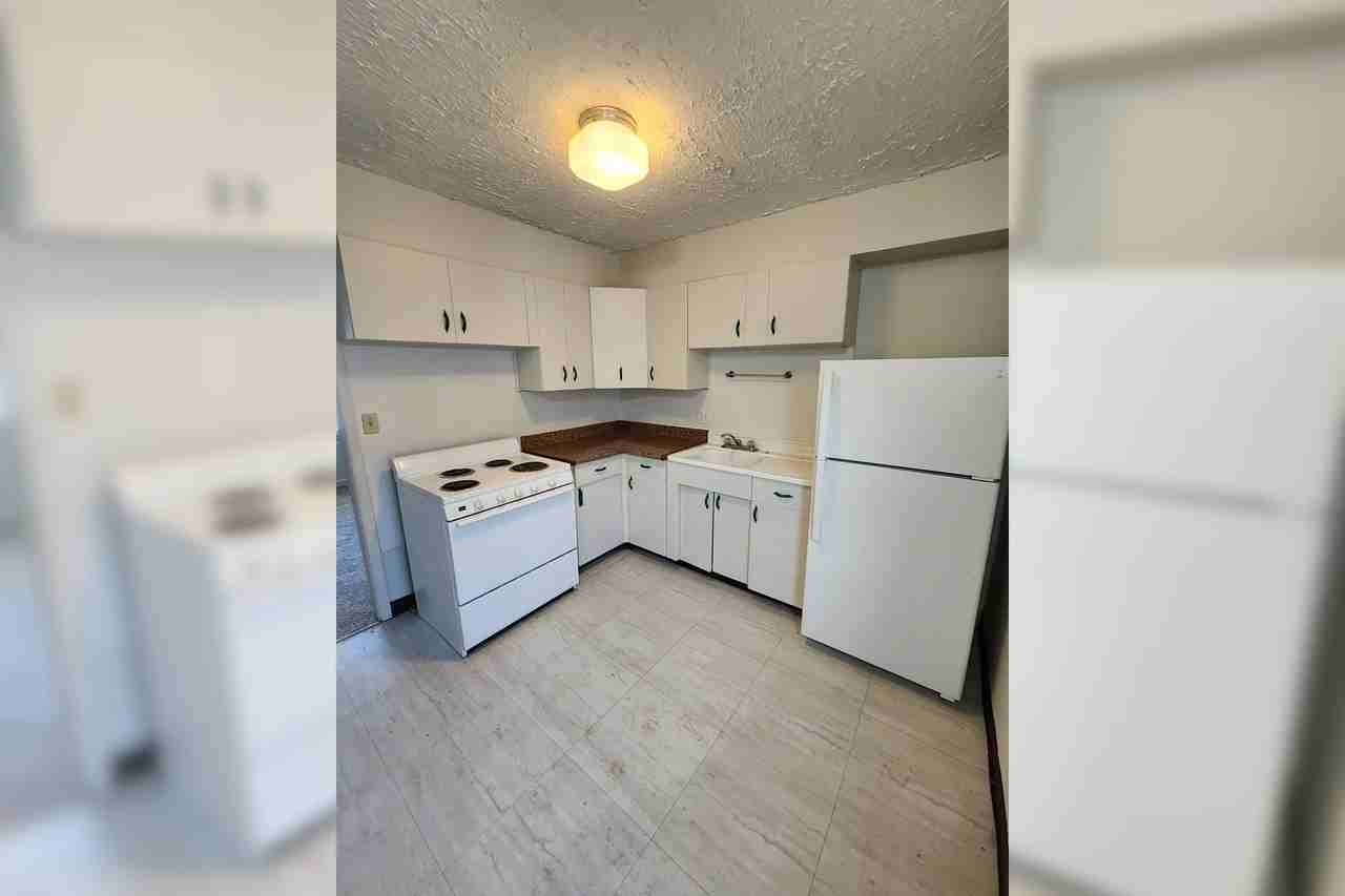 1914 S Hiram St - Photo 3 of 7