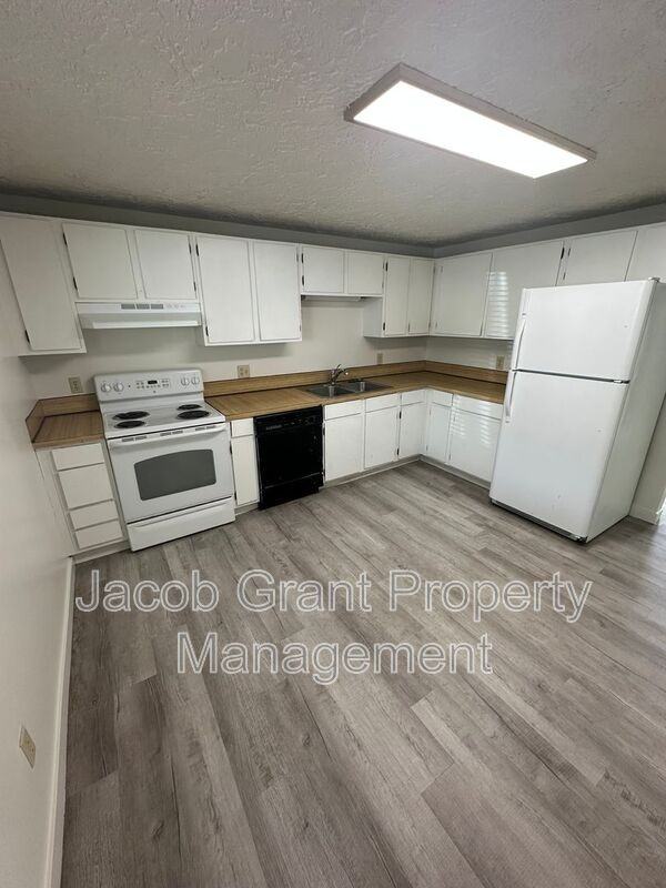 2301 Stace St #4 - Photo 2 of 11