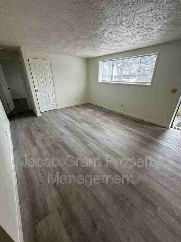 2301 Stace St #4 - Photo 3 of 11