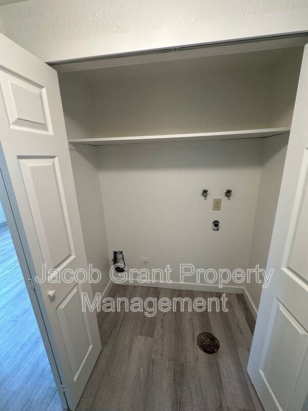 2301 Stace St #4 - Photo 4 of 11