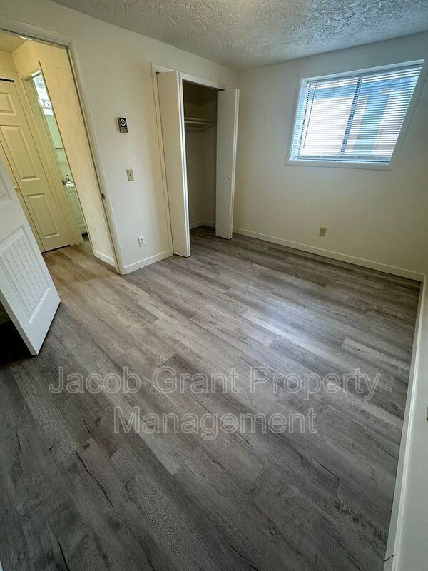 2301 Stace St #4 - Photo 7 of 11