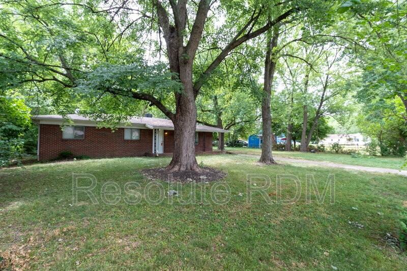 1919 N Audubon Rd - Photo 4 of 27