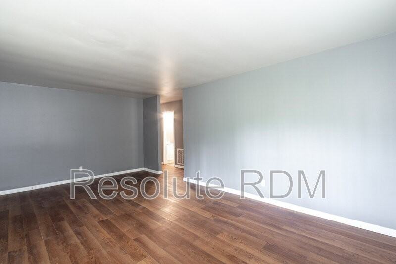 1919 N Audubon Rd - Photo 5 of 27