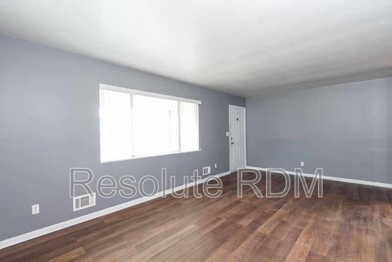 1919 N Audubon Rd - Photo 6 of 27