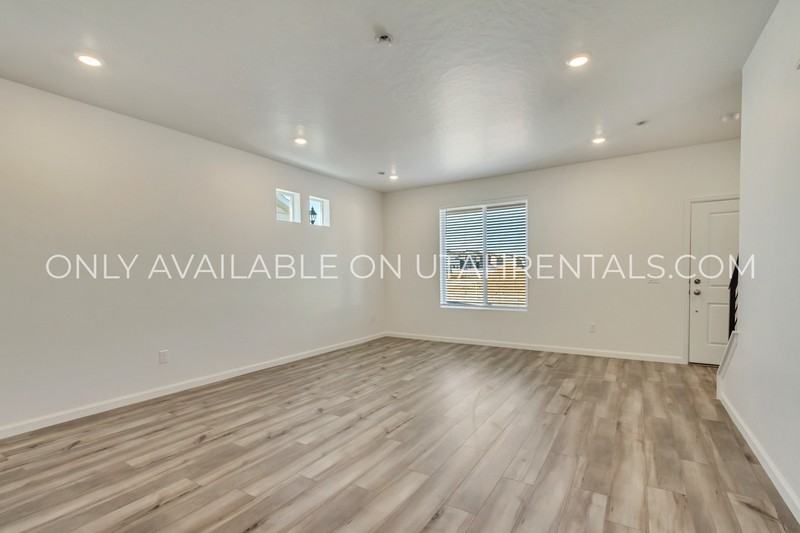 238 N Colonnade Rd - Photo 3 of 20