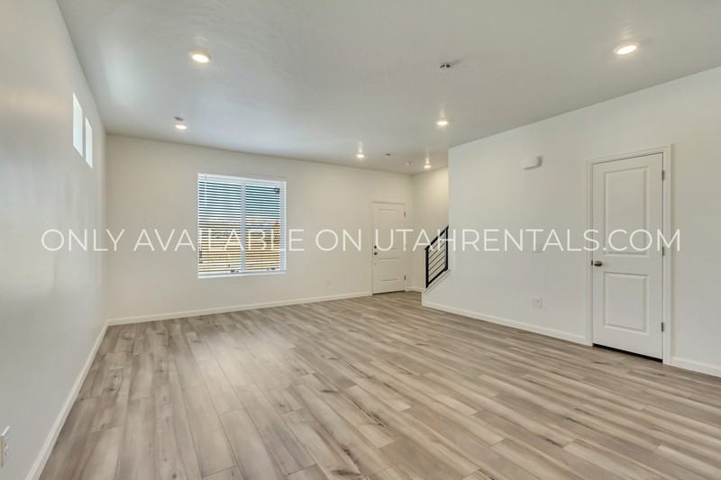238 N Colonnade Rd - Photo 4 of 20