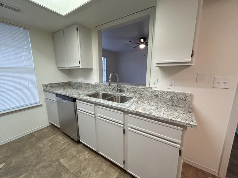 329 Berry St - Photo 3 of 9