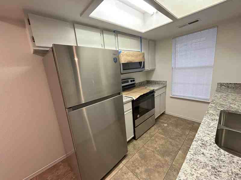 329 Berry St - Photo 4 of 9