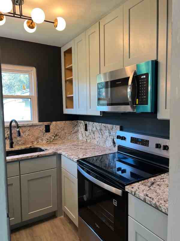 1327 Airport Dr - Photo 3 of 6