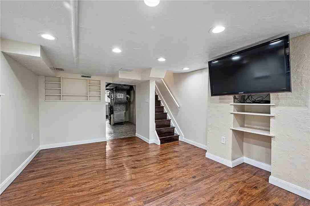 3059 Texas Ave - Photo 3 of 18