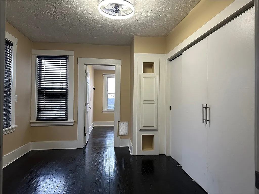 3059 Texas Ave - Photo 6 of 18