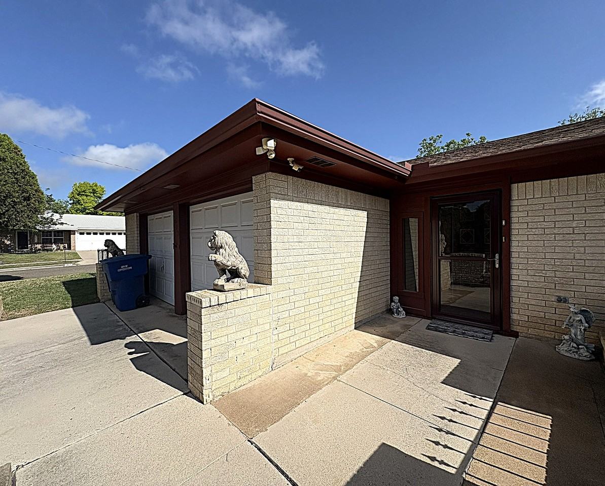 1613 Velma Ave - Photo 3 of 24