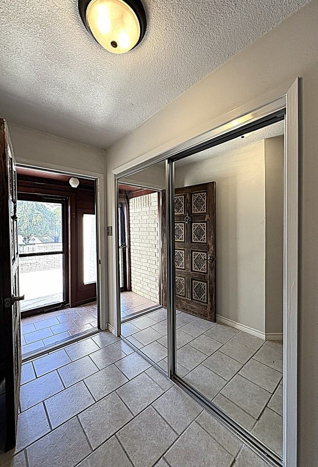 1613 Velma Ave - Photo 4 of 24