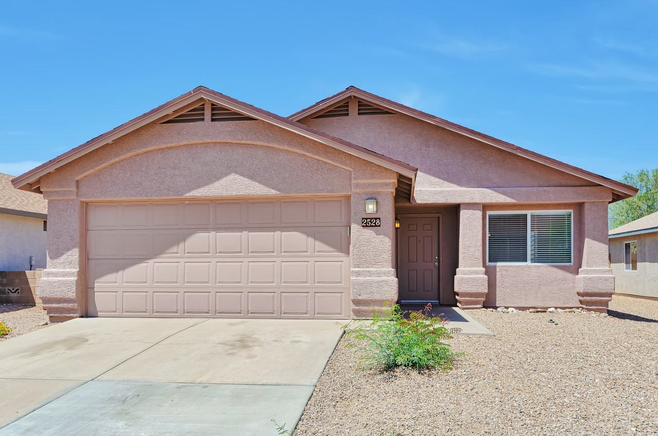 2528 S Krissy Ave - Photo 2 of 27