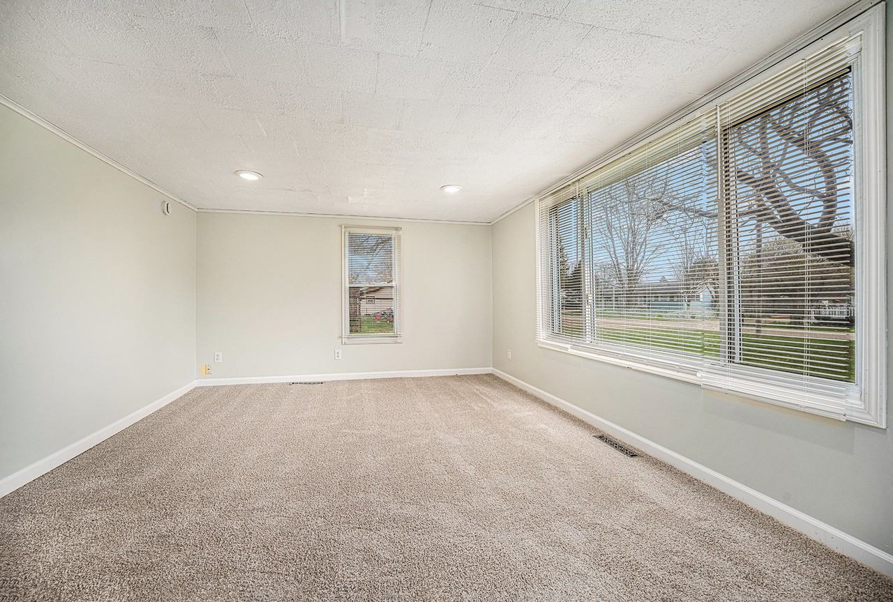 345 Elm St - Photo 3 of 19