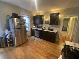 featured image of 10 Taft St #1