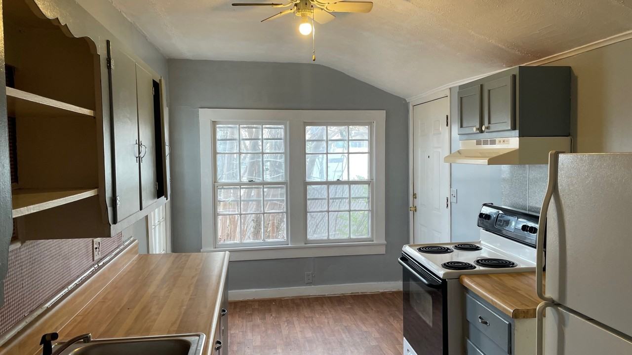 405 North High Street - Photo 3 of 16