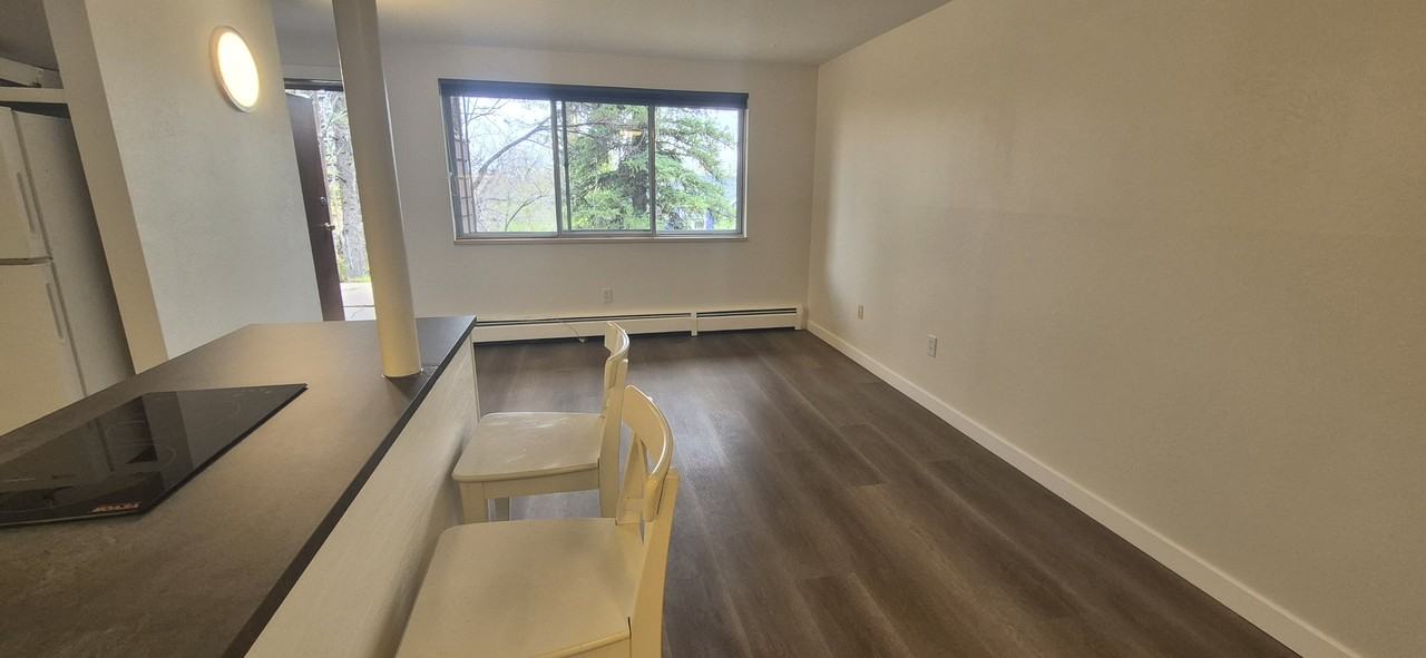 1895 Bluff St - Photo 2 of 14