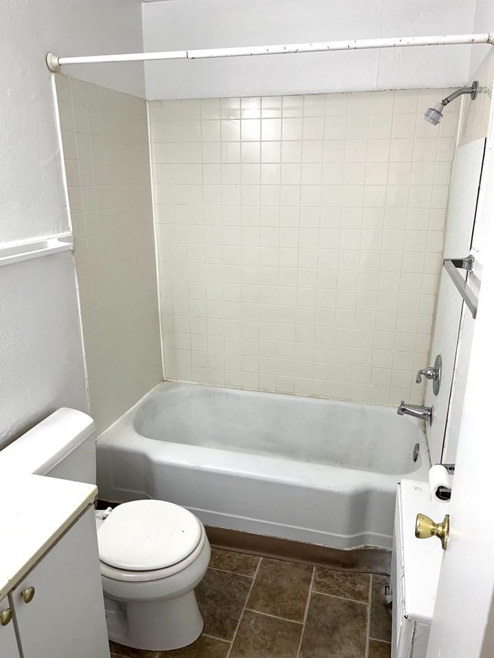 4906 Ingersoll Avenue - Photo 3 of 8