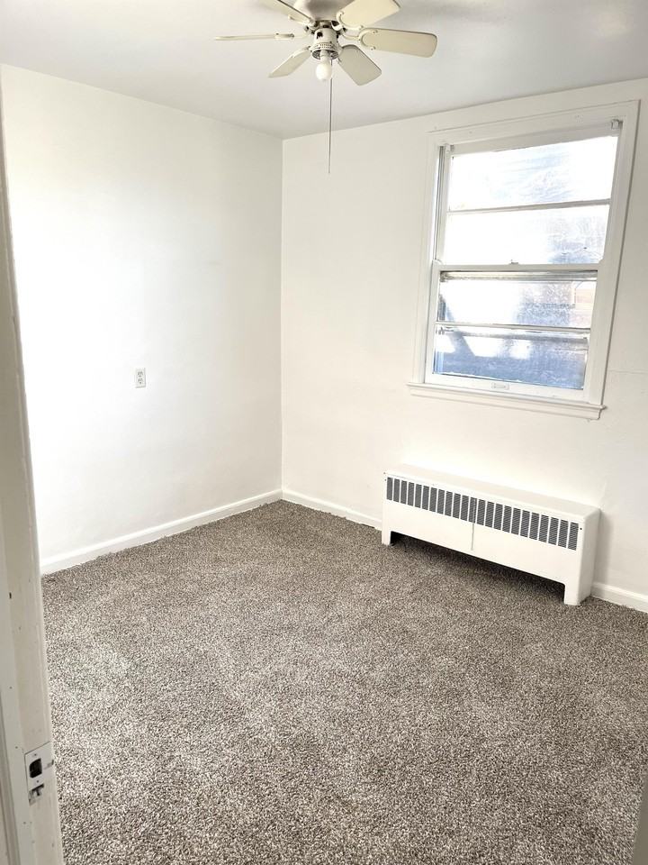 4906 Ingersoll Avenue - Photo 4 of 8