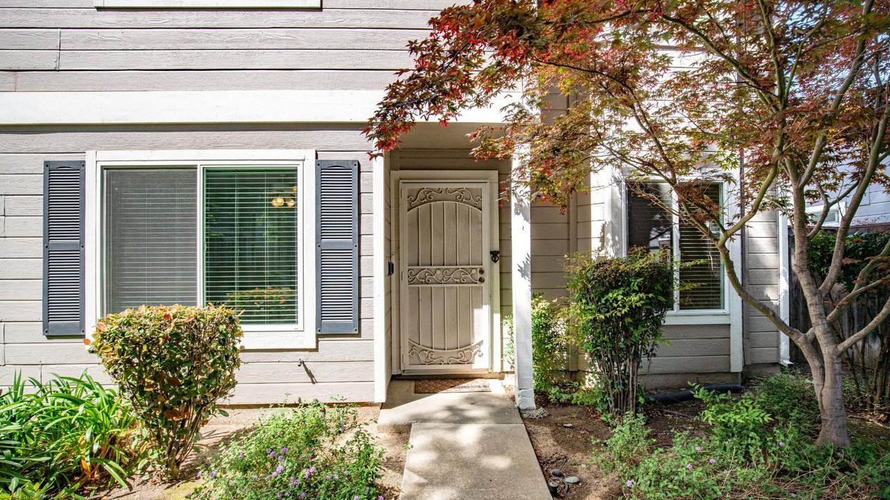 142 Village Ct - Photo 4 of 20