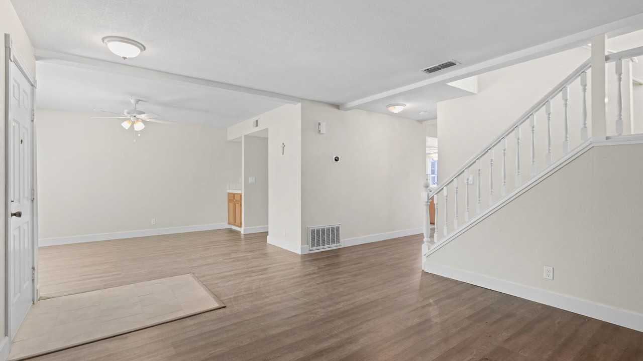 142 Village Ct - Photo 5 of 20