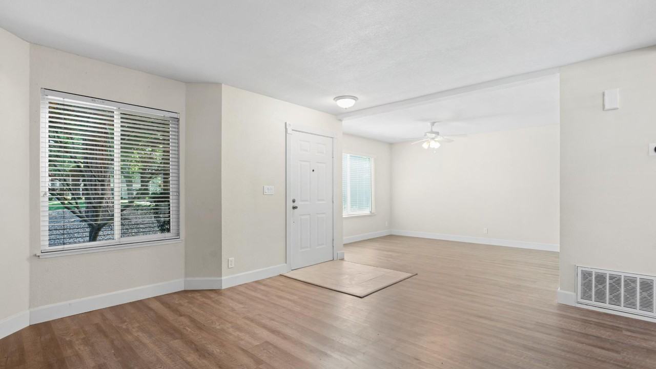 142 Village Ct - Photo 7 of 20