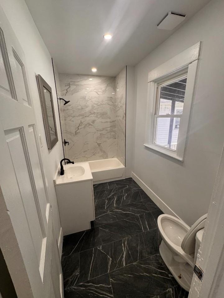 442 Hudson Ave - Photo 5 of 10