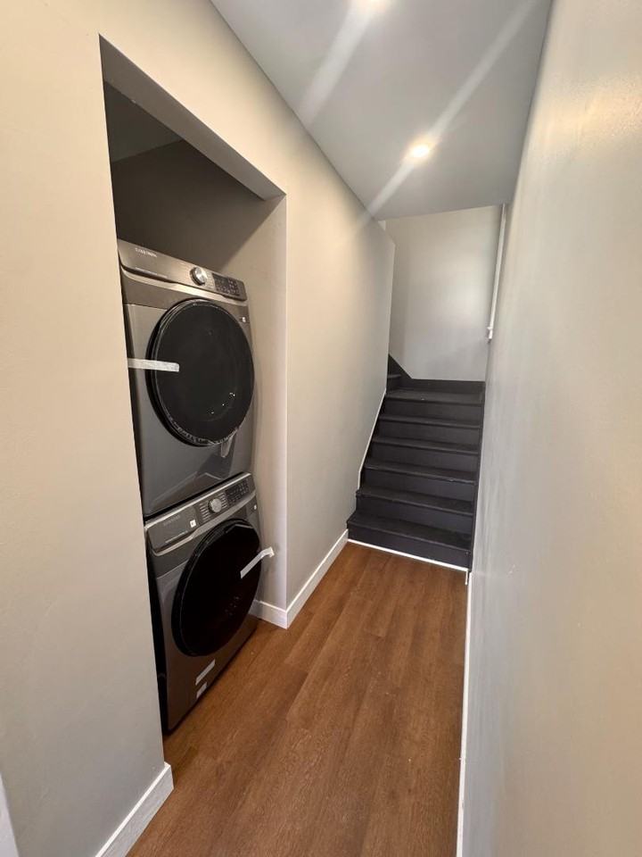 442 Hudson Ave - Photo 6 of 10