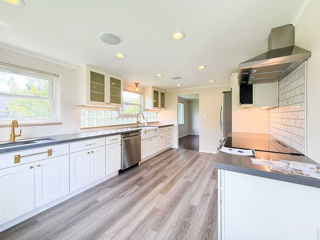 326 N 125th St - Photo 3 of 18