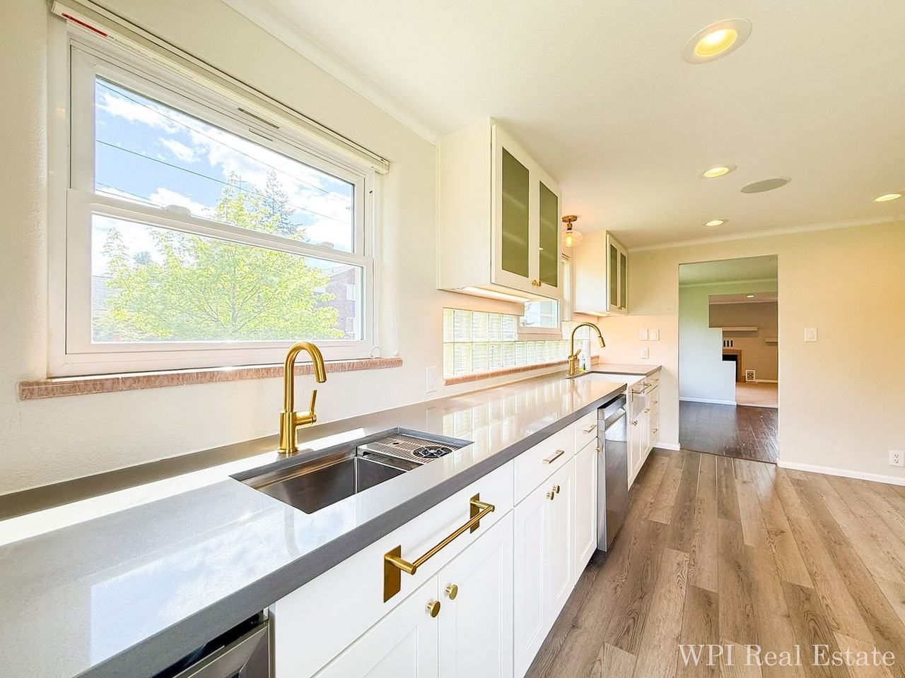326 N 125th St - Photo 4 of 18