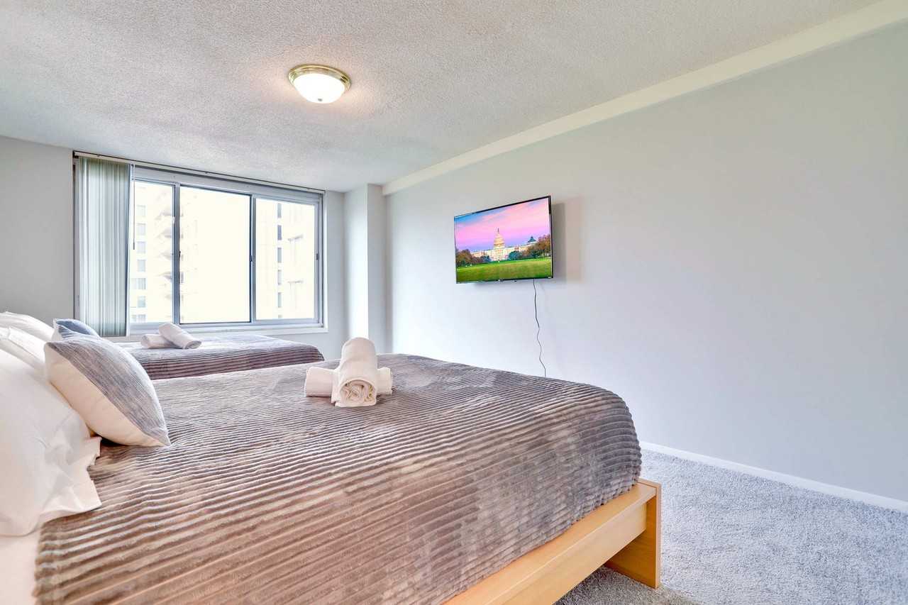 2111 Richmond Highway - Photo 5 of 32