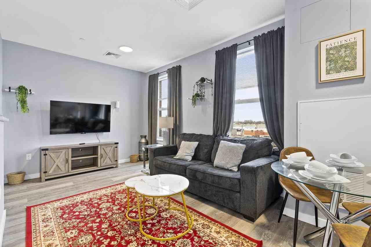 95 Broadway #1240351P - Photo 4 of 29