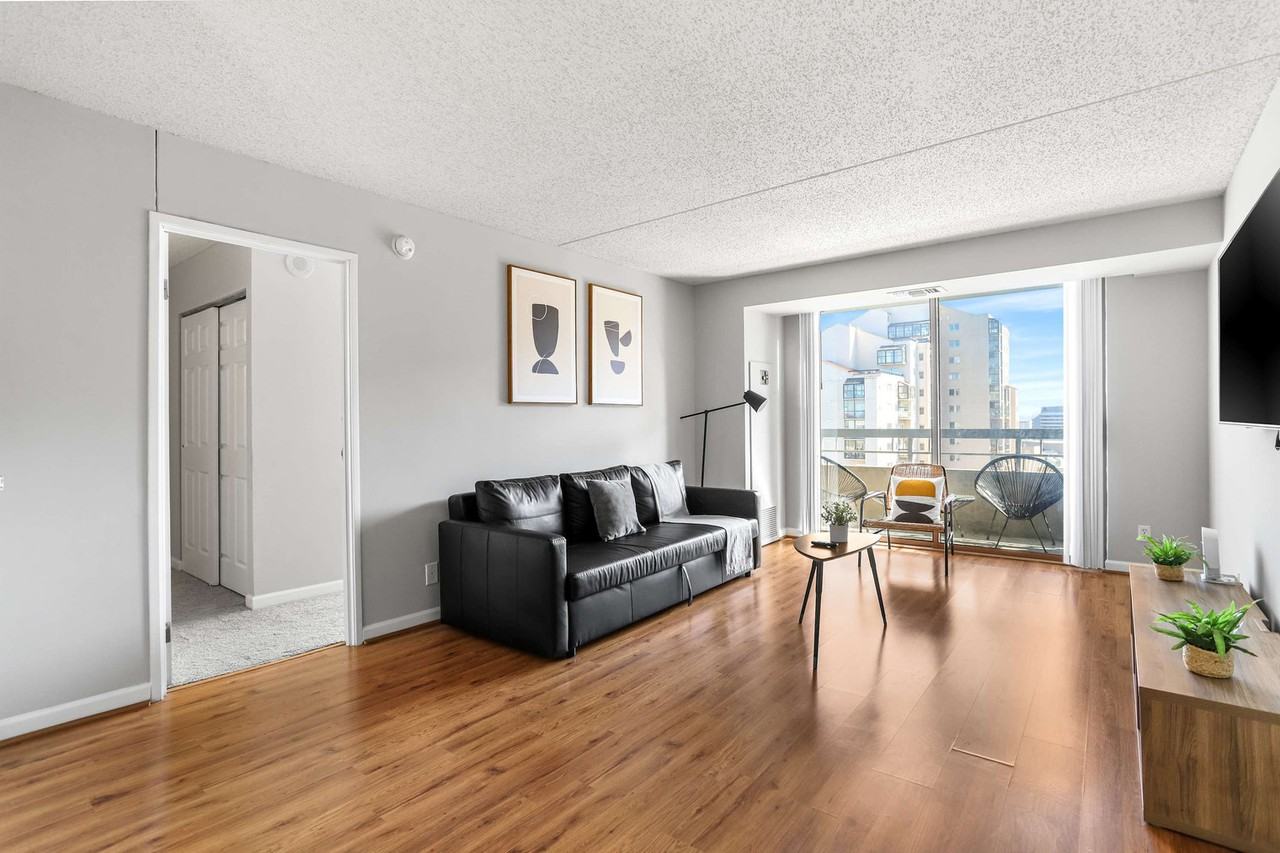 401 12th St S #1055592P - Photo 4 of 37