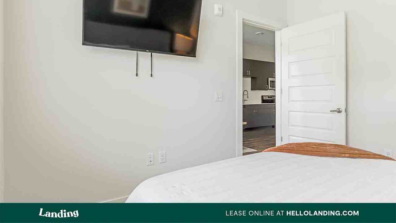 2201 Glenwood Ave SE - Photo 5 of 50