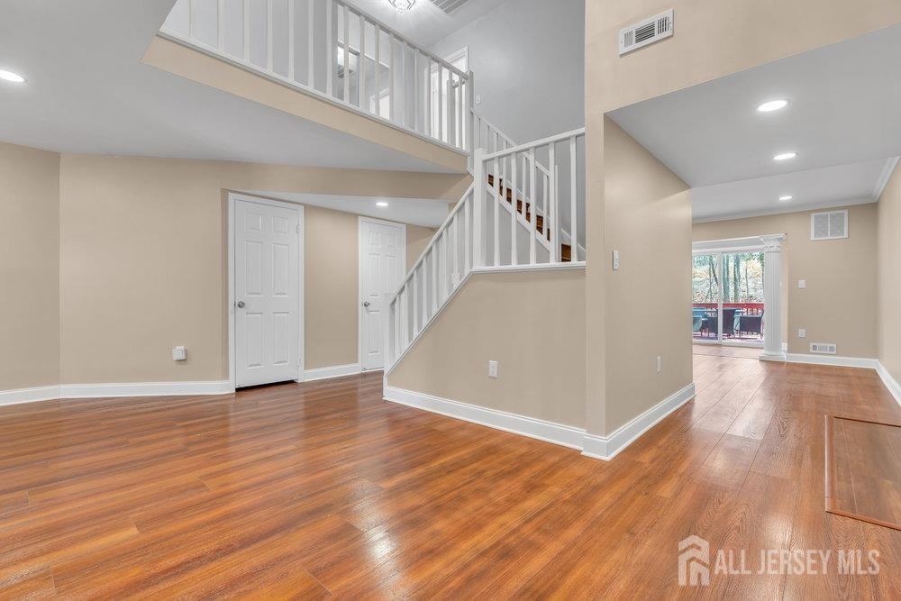 211 Yorkshire Court - Photo 2 of 6