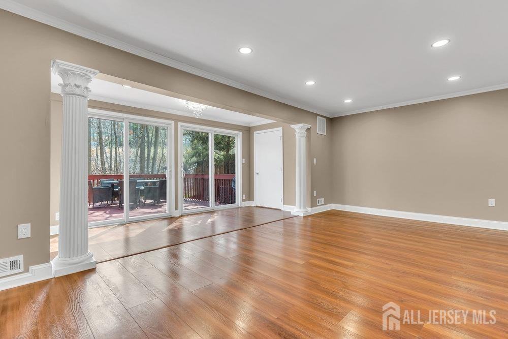 211 Yorkshire Court - Photo 3 of 6