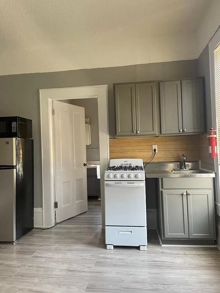 109 S 3rd St #4 - Photo 3 of 6