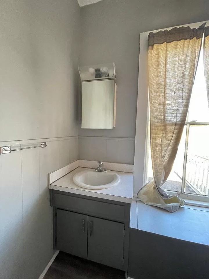 109 S 3rd St #4 - Photo 5 of 6