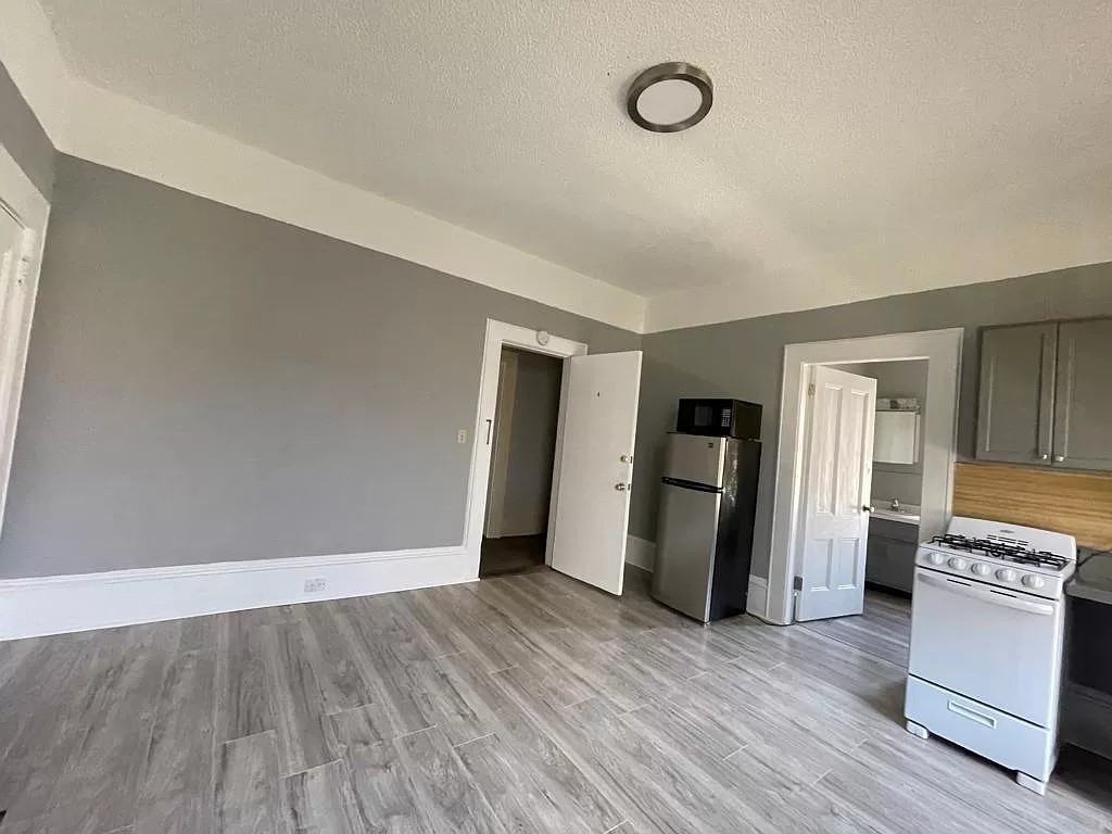 109 S 3rd St #4 - Photo 6 of 6