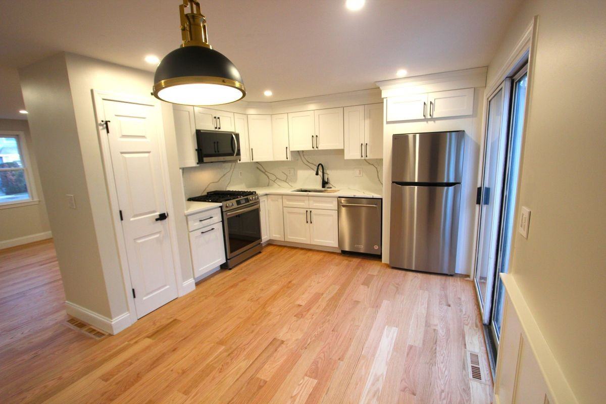 4 Pinecrest Vlg - Photo 2 of 14