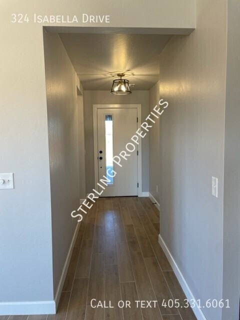 324 Isabella Dr - Photo 3 of 32