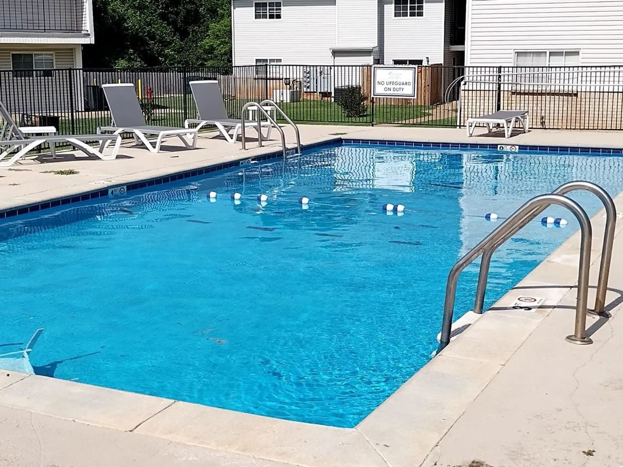 Huntington Place Apartments - Photo 2 of 4