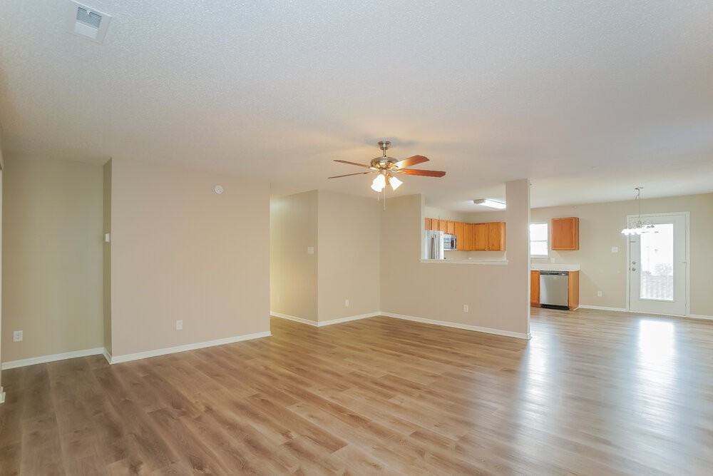 10387 Fairmont Ln - Photo 3 of 15