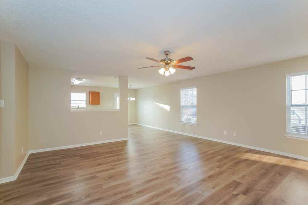 10387 Fairmont Ln - Photo 4 of 15