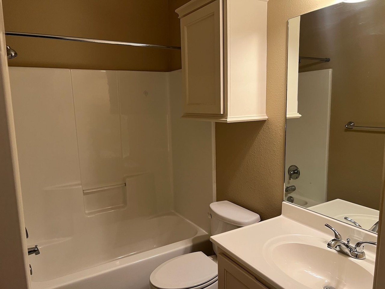 3934 Mobley Cir - Photo 6 of 17