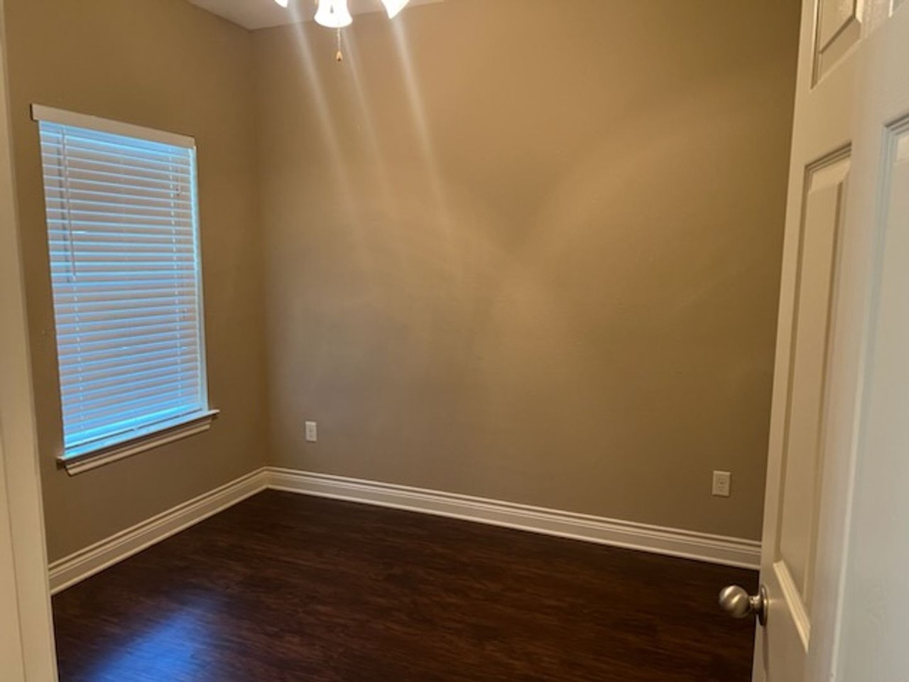 3934 Mobley Cir - Photo 7 of 17