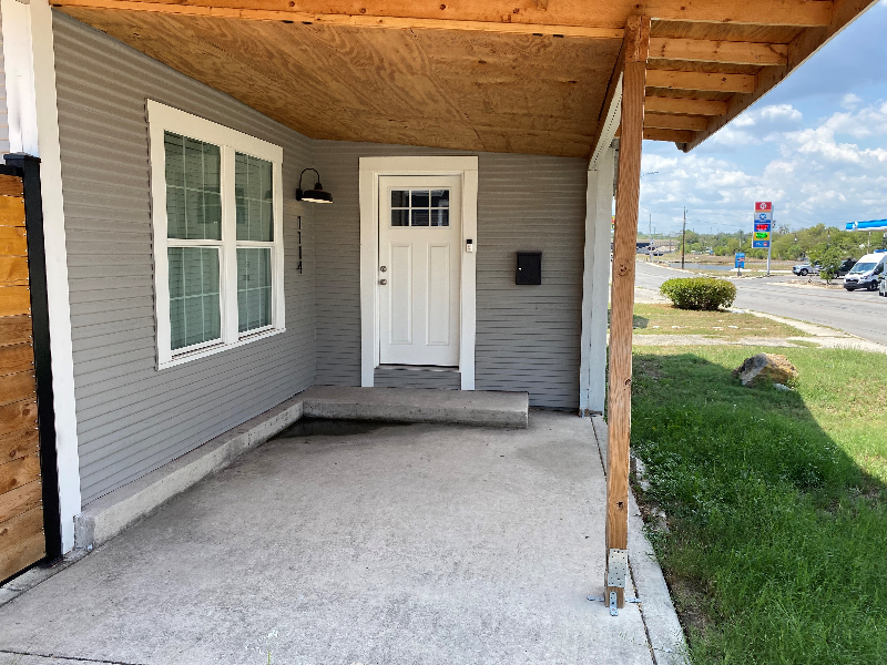 1114 Fresno - Photo 3 of 19